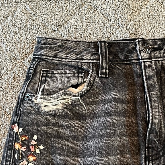 Abercrombie & Fitch Skirt Womens Size 26 Black Embroidered Floral Denim Jean - Picture 5 of 9
